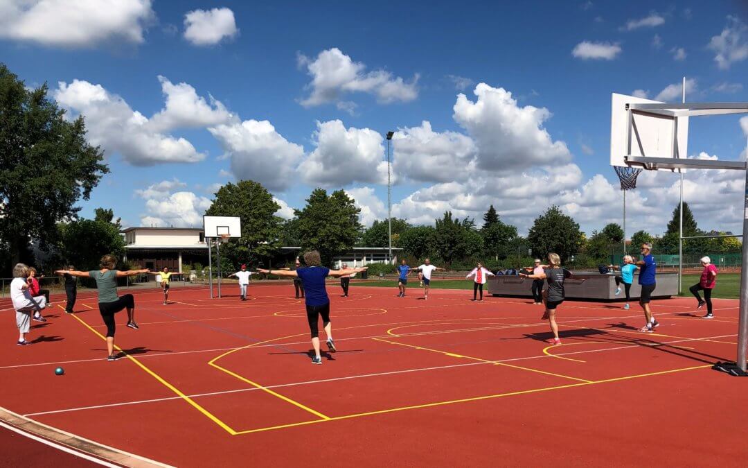 Seniorensport auf dem HTV-Platz gestartet
